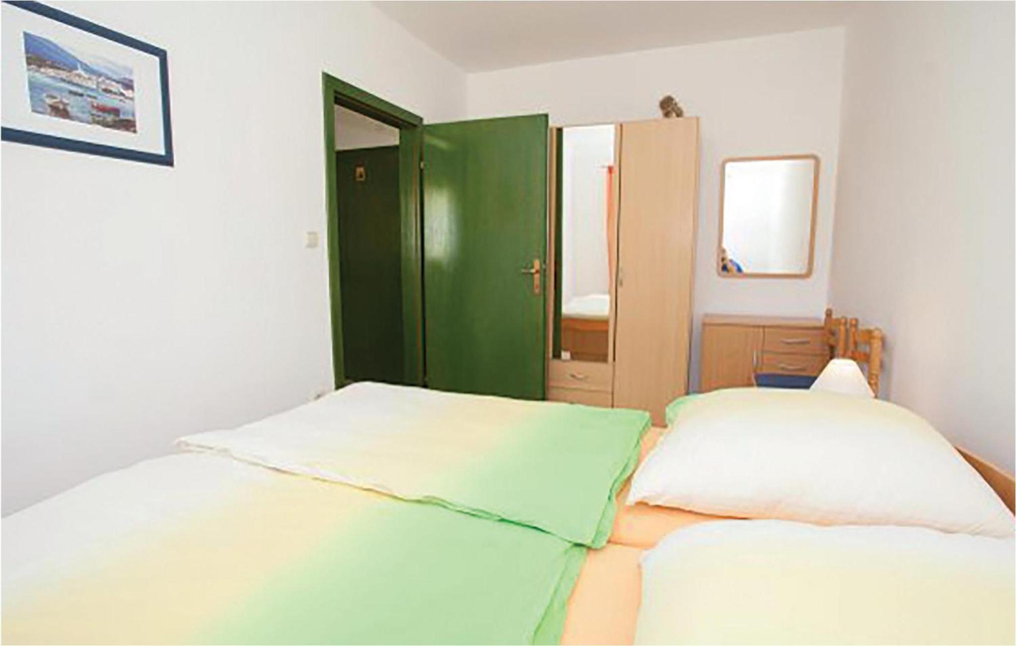 1 Bedroom Beautiful Apartment In Malinska Exteriér fotografie