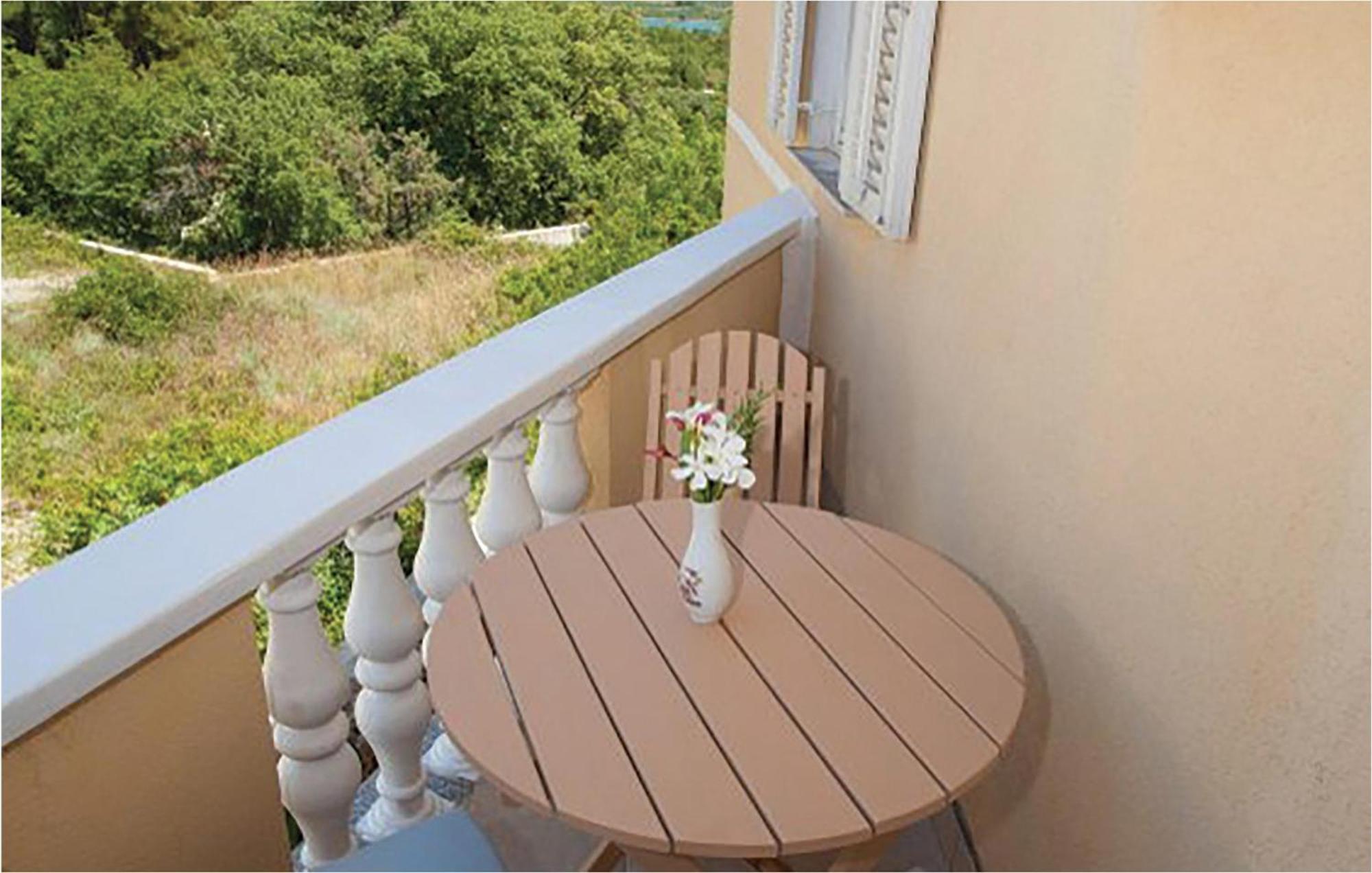 1 Bedroom Beautiful Apartment In Malinska Exteriér fotografie